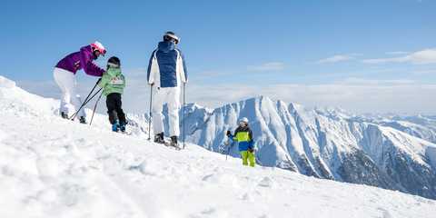 Skifahren mit Blick auf die Dolomiten