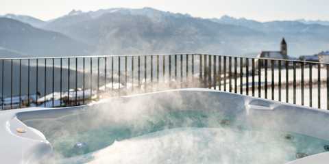 Der private Whirlpool des Penthouse Apartments Dolomites