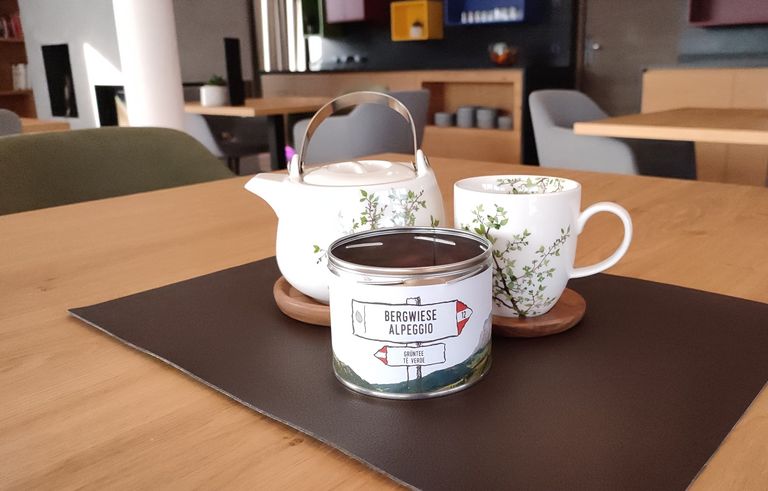 It`s teatime, my dear!