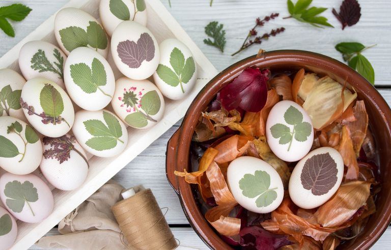 La tradizione della colorazione di uova pasquali